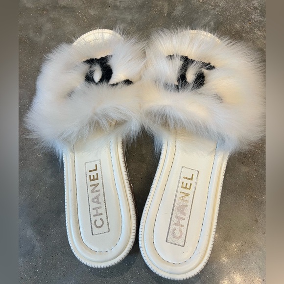 Authentic Chanel fur slides - Picture 7 of 9